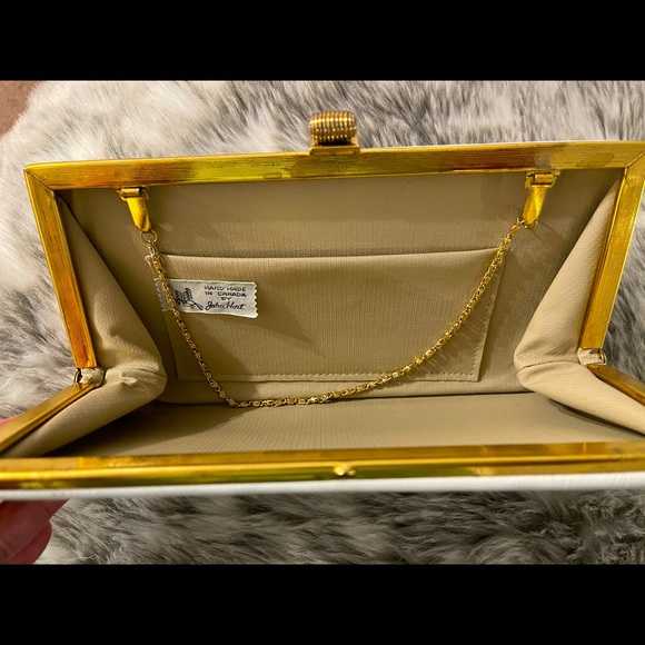 White Clutch - Picture 4 of 9